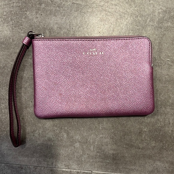 Coach Handbags - Coach Corner Zip Metallic Cross-grained Leather Wristlet